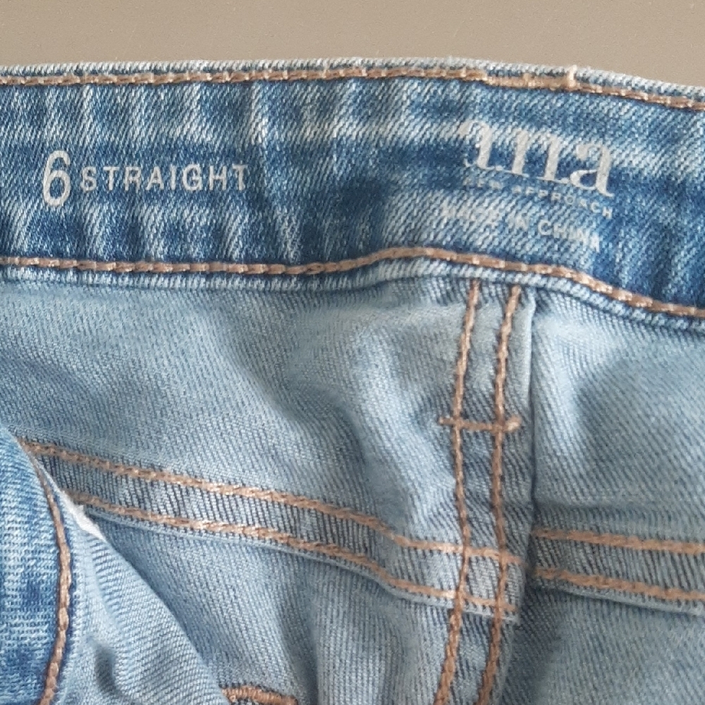 a.n.a.💙Cropped Jeans with Stylish Front Slit at Ankles Size 6 - Picture 2 of 7
